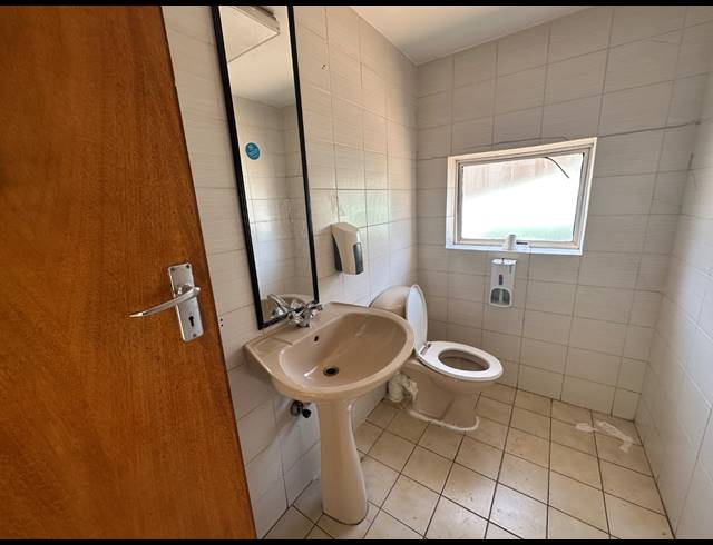 248M² OFFICE TO LET IN PAARDEN EILAND